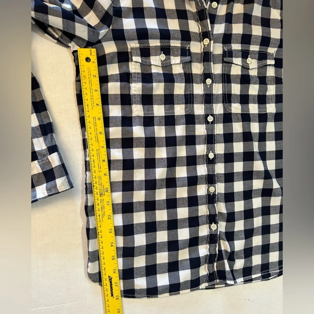 J.‎ Crew women’s Navy & White Checkered button down Shirt with pockets Sz-M AA18